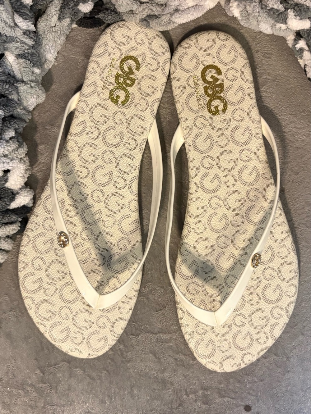 GBG Los Angeles White Logo Pattern Flip Flop Sandals